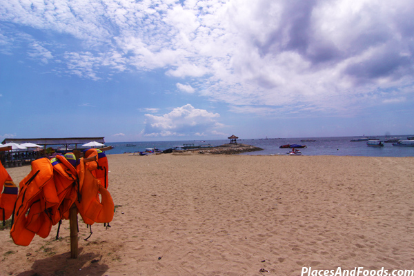 Honeymoon Beach Club in Nusa Dua Bali